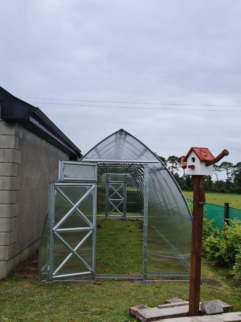 GREENHOUSE ARROW, 20.8 M² (2.6M X 8M; 8.5FT X 26FT)