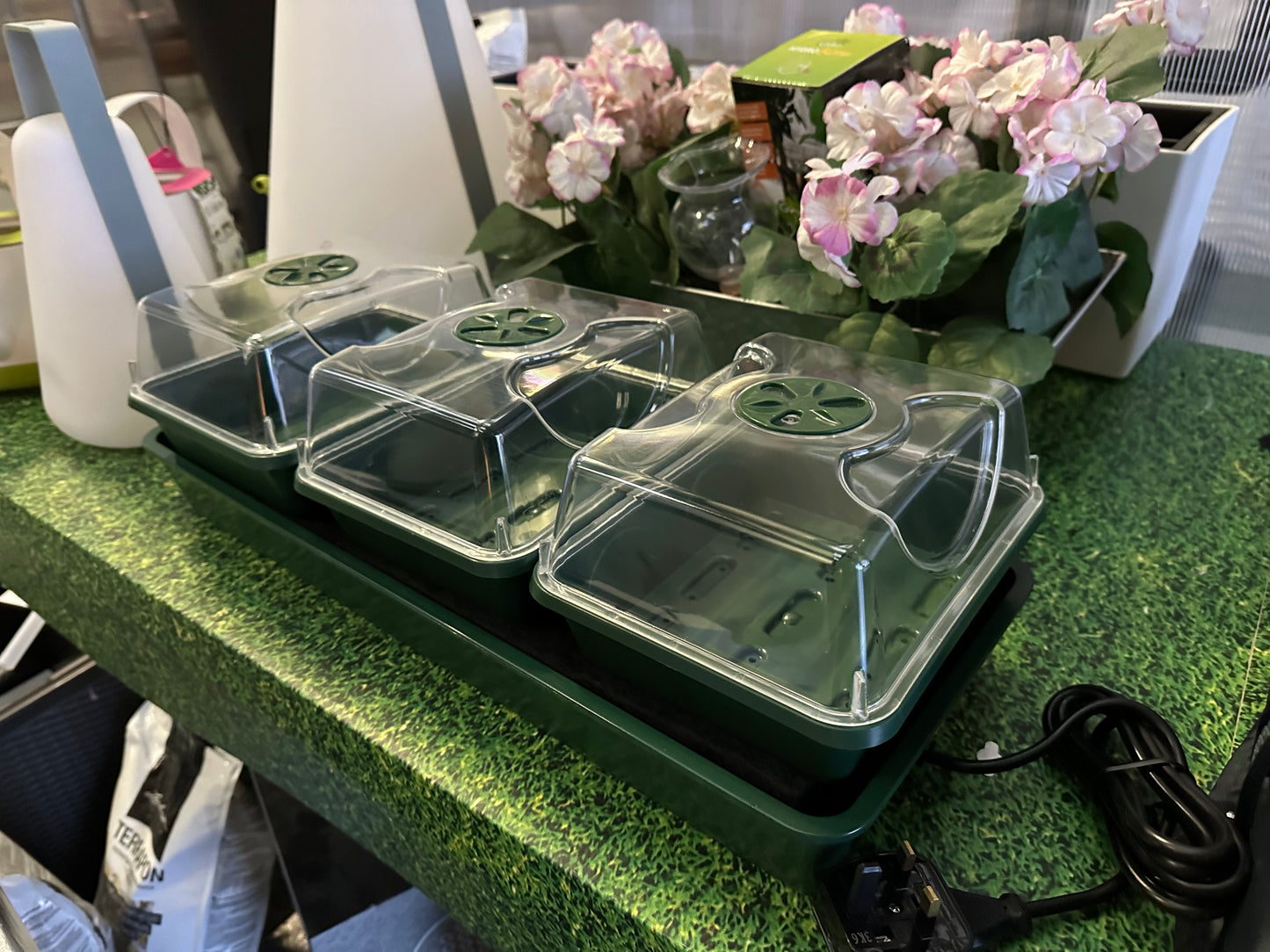 Propagator "Hollandia" - Electric Window Sill Propagator