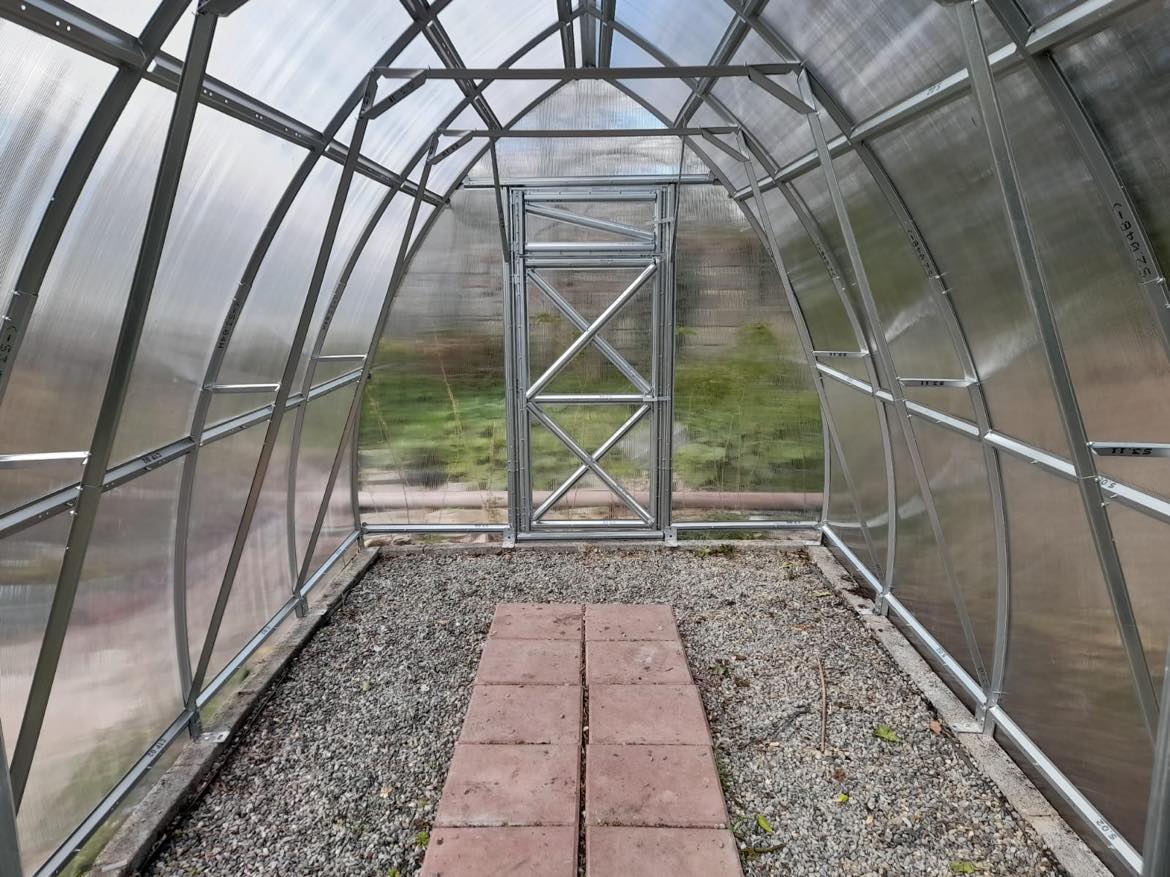GREENHOUSE ARROW, 15.6 M² (2.6M X 6M; 8.5FT X 19.6FT)