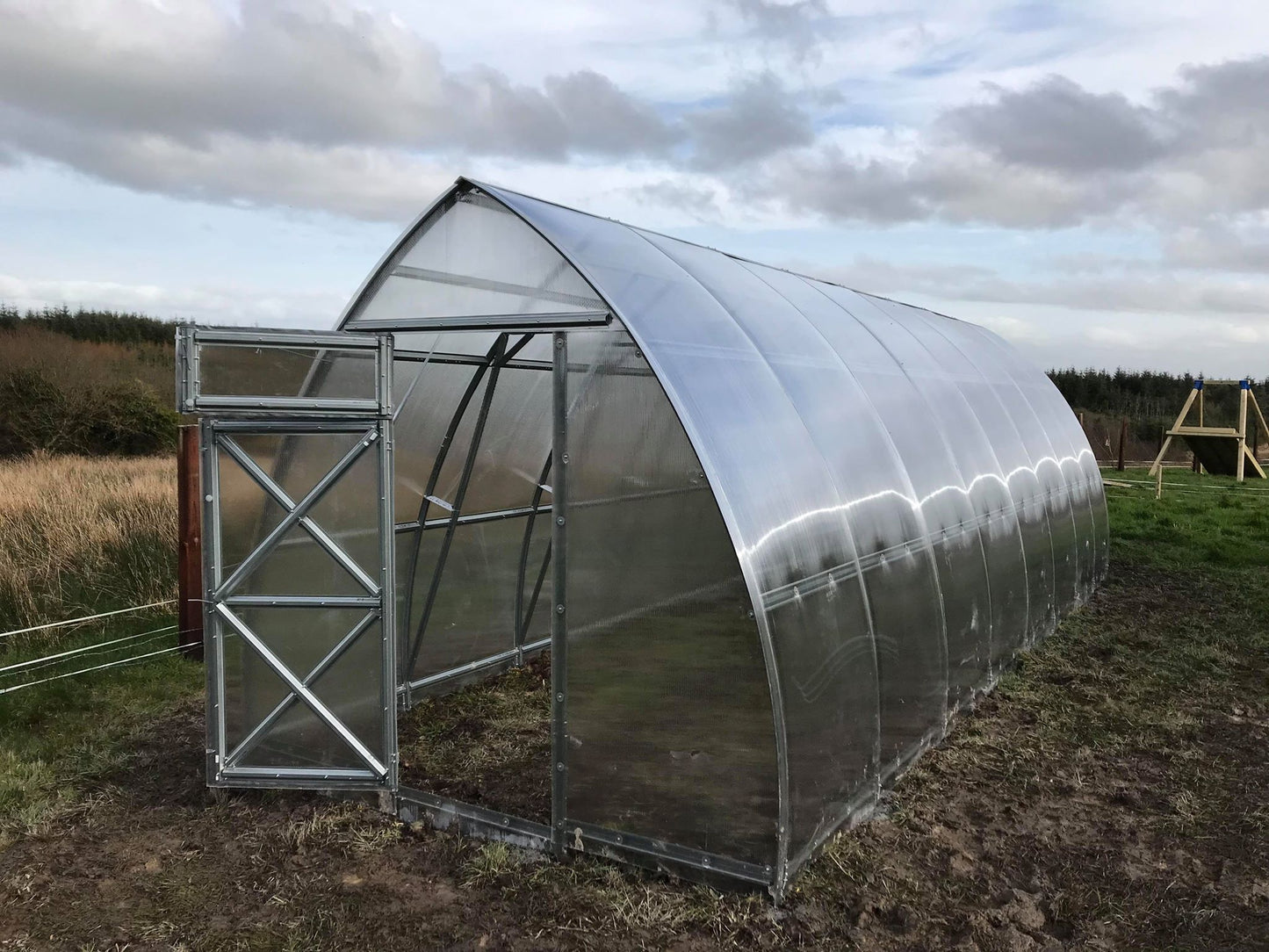 GREENHOUSE ARROW, 26 M² (2.6M X 10M; 8.5FT X 33FT)